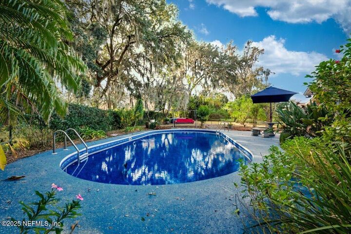 Property Photo: 7132 Hanson Drive FL 32210