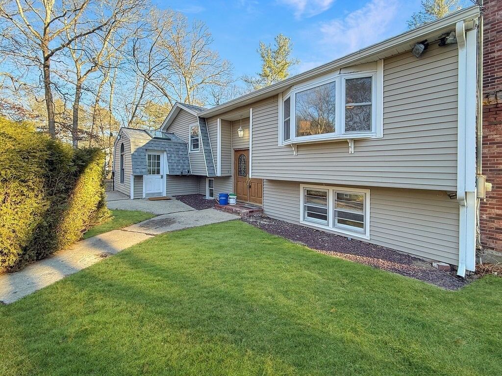 Property Photo:  8 Cheney  NH 03051 