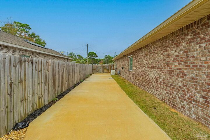 Property Photo:  9283 Ridge Dr  FL 32566 