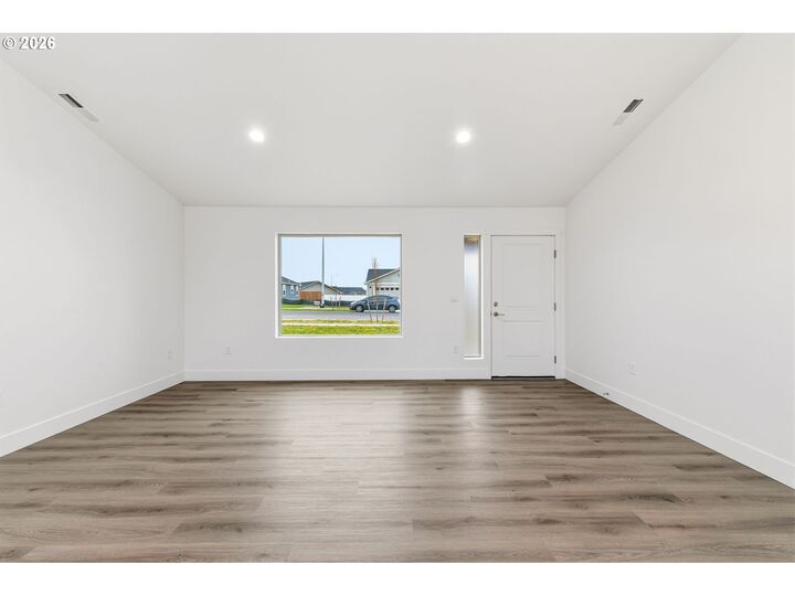 Property Photo:  145 SW Eagle Dr  OR 97818 