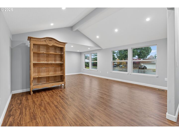 Property Photo: 9965 SW Pimlico Ter OR 97008