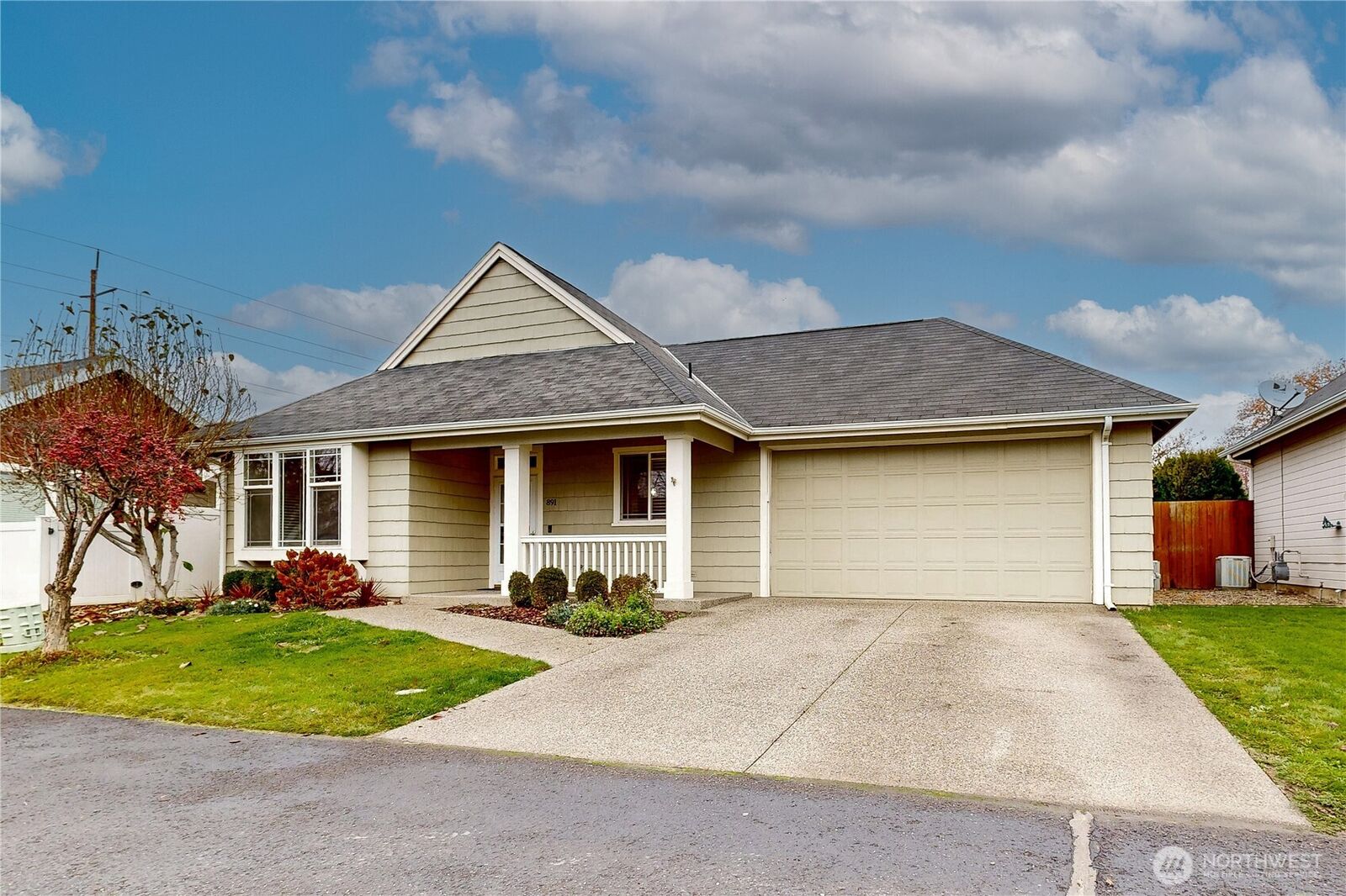 Property Photo: 891 SE Larkspur Pl WA 99324