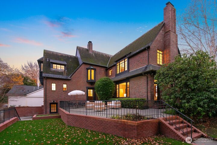 Property Photo:  1994  Shenandoah Drive E  WA 98112 