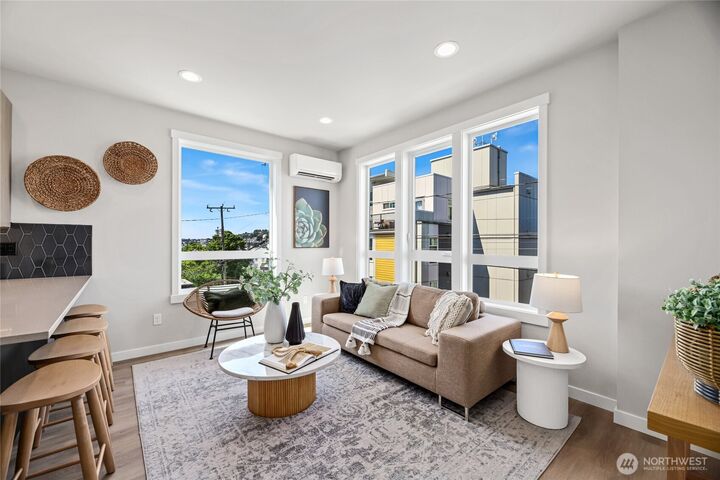 Property Photo:  2817  Franklin Avenue E B  WA 98102 