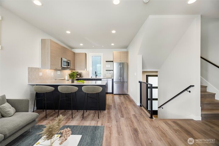 Property Photo:  2817  Franklin Avenue E B  WA 98102 