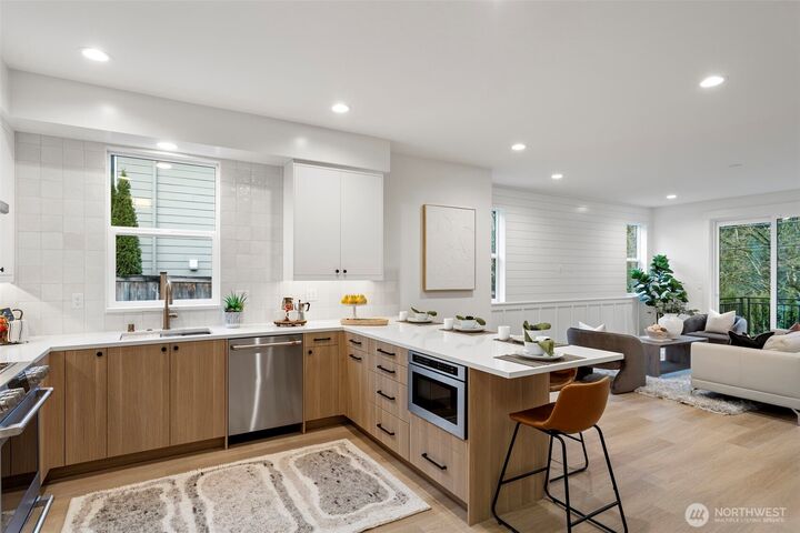 Property Photo:  9511  132nd Avenue NE B  WA 98033 