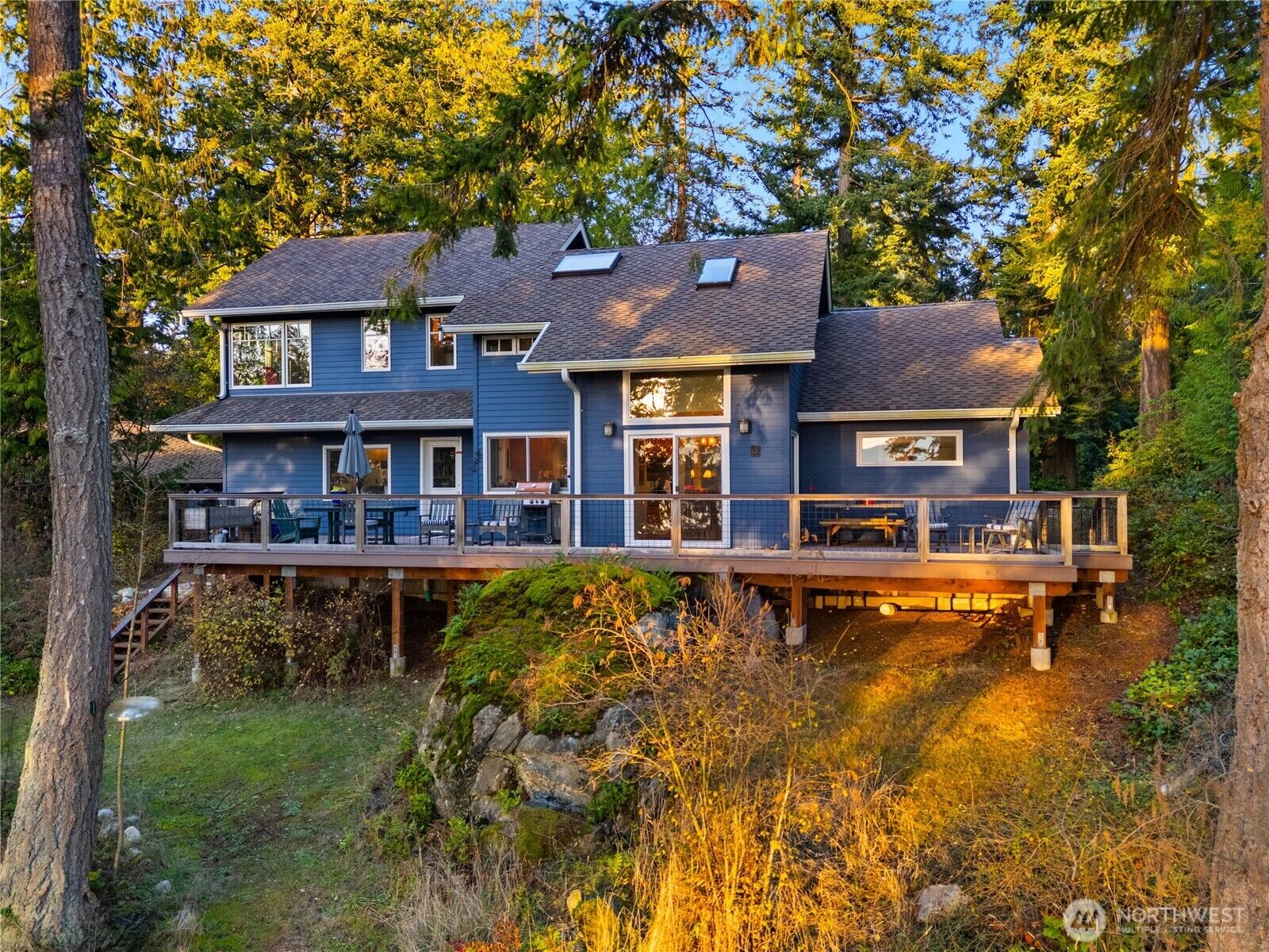 Property Photo:  7404  Holiday Boulevard  WA 98221 