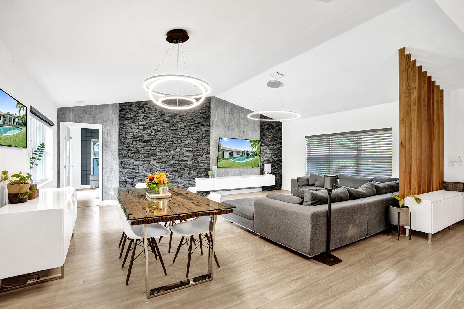 Property Photo:  809 SE 13th Court  FL 33441 