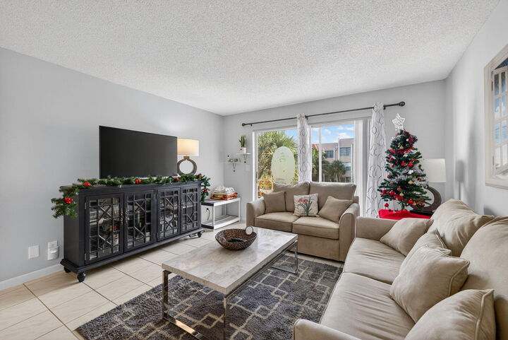 Property Photo: 3776 Inverrary Boulevard 306R FL 33319