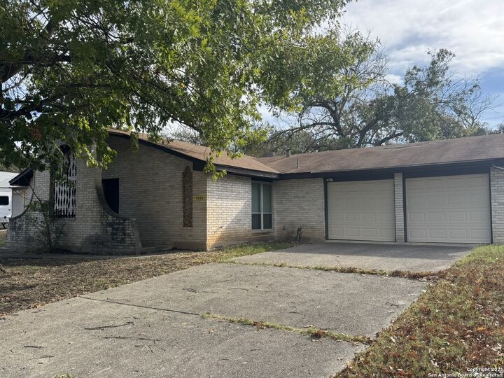 Property Photo: 7038 Forest Way TX 78240