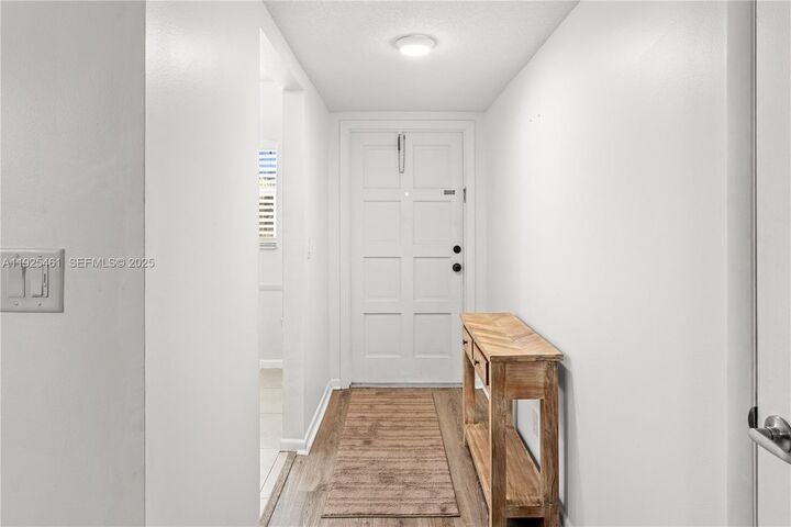 Property Photo: 6751 Cypress Rd 207 FL 33317