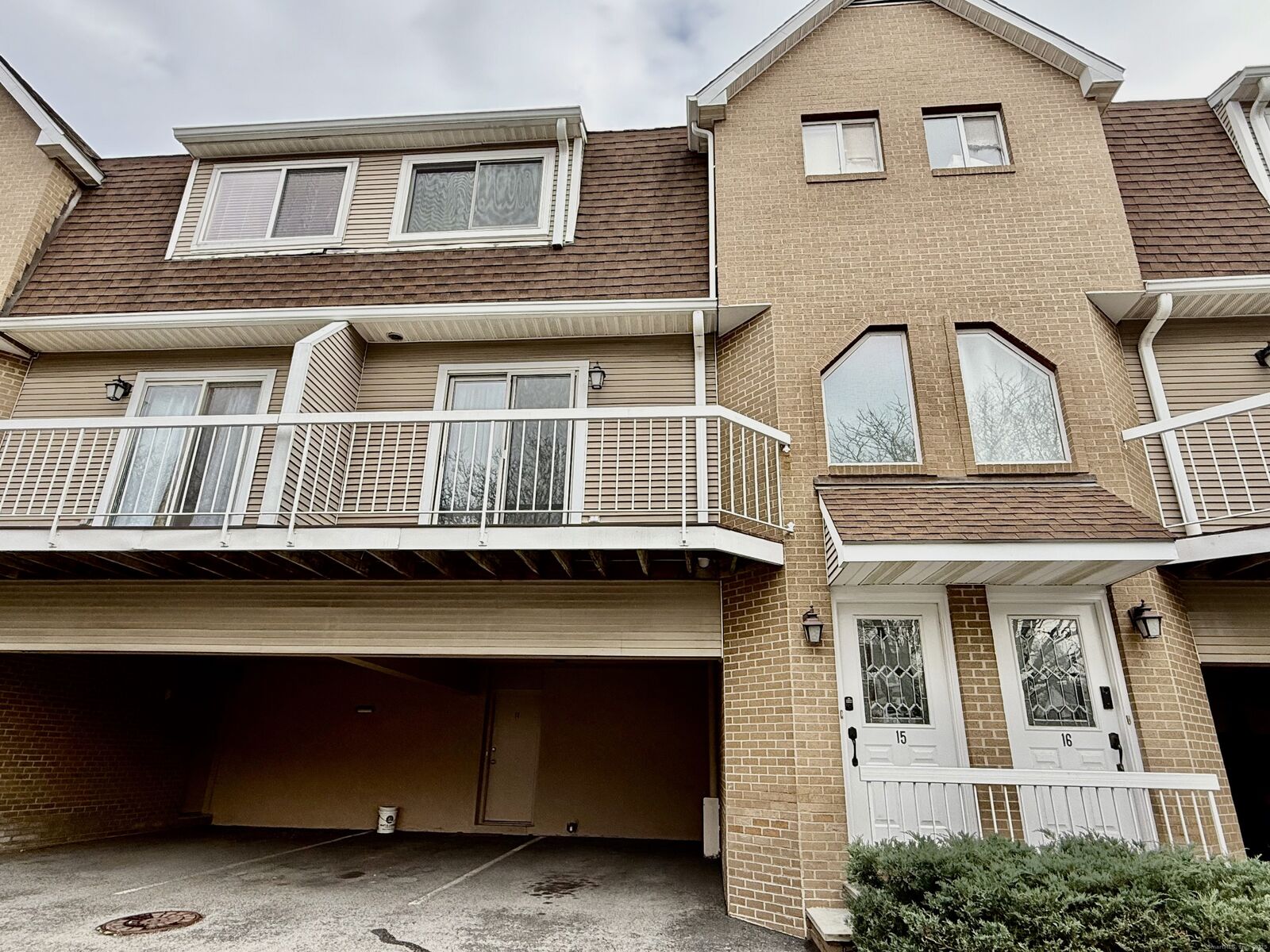 Property Photo:  1900 Summer Street 15  CT 06905 