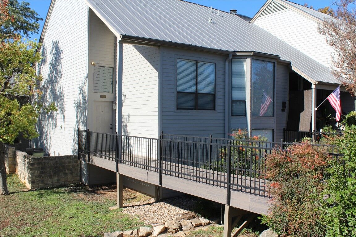 Property Photo: 108 World Of Tennis Square 108C TX 78738