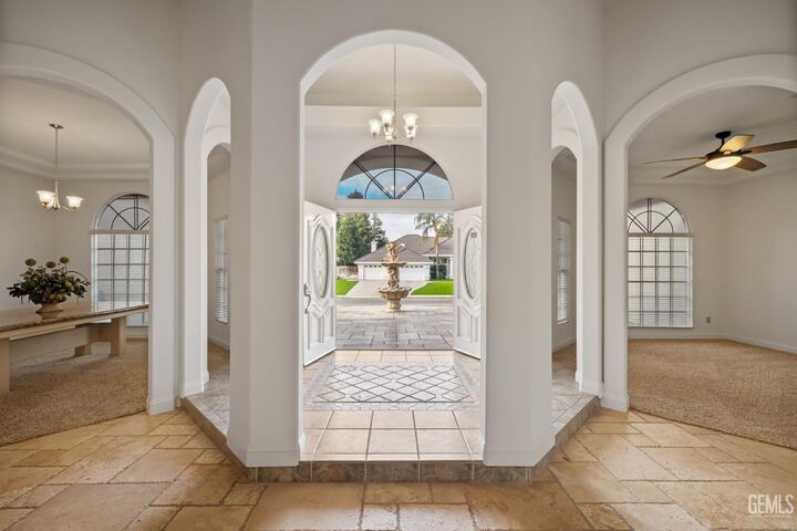 Property Photo: 2112 Branch Creek Street CA 93312