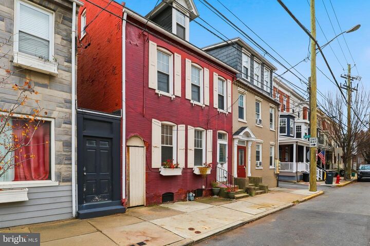Property Photo: 128 E James Street PA 17602