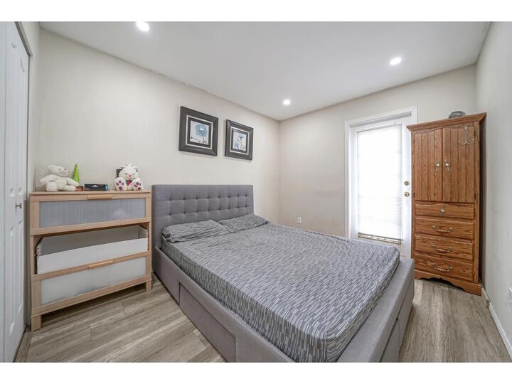 Photo de la propriété: 11866 98 Avenue BC V3V 2J4