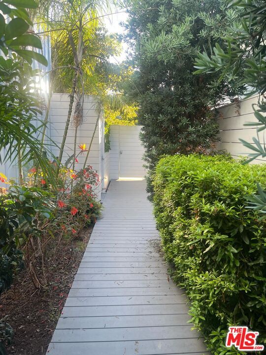 Property Photo: 338 Rennie Ave CA 90291