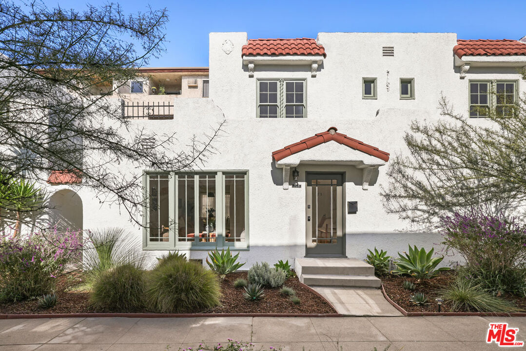 Property Photo:  623 N Sycamore Ave  CA 90036 