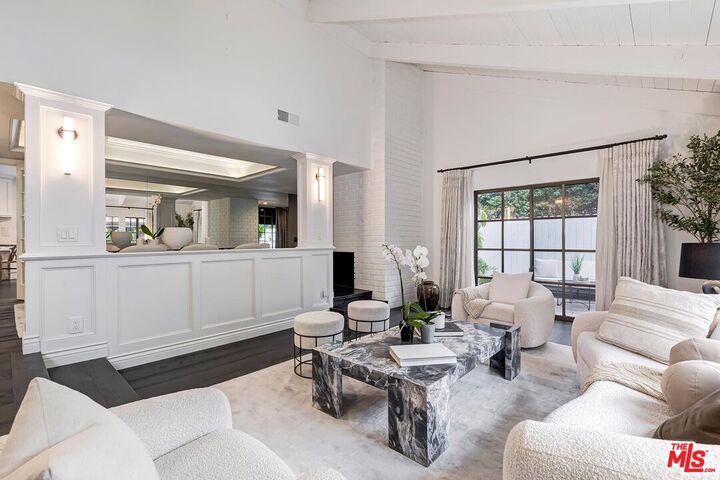 Property Photo:  1060 Chantilly Rd  CA 90077 