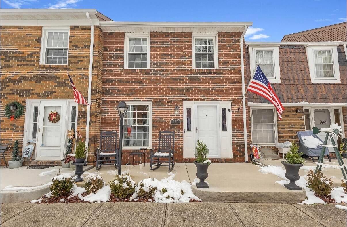 Property Photo: 556 Pamlico Street OH 43228