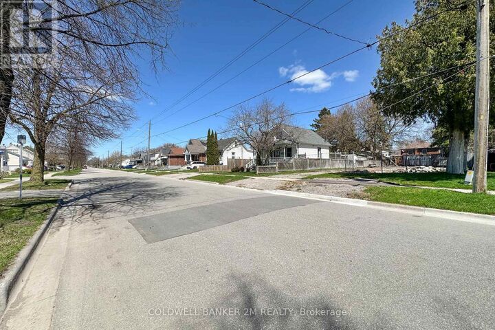 Photo de la propriété:  305 Oshawa Boulevard South  ON L1H 5R9 