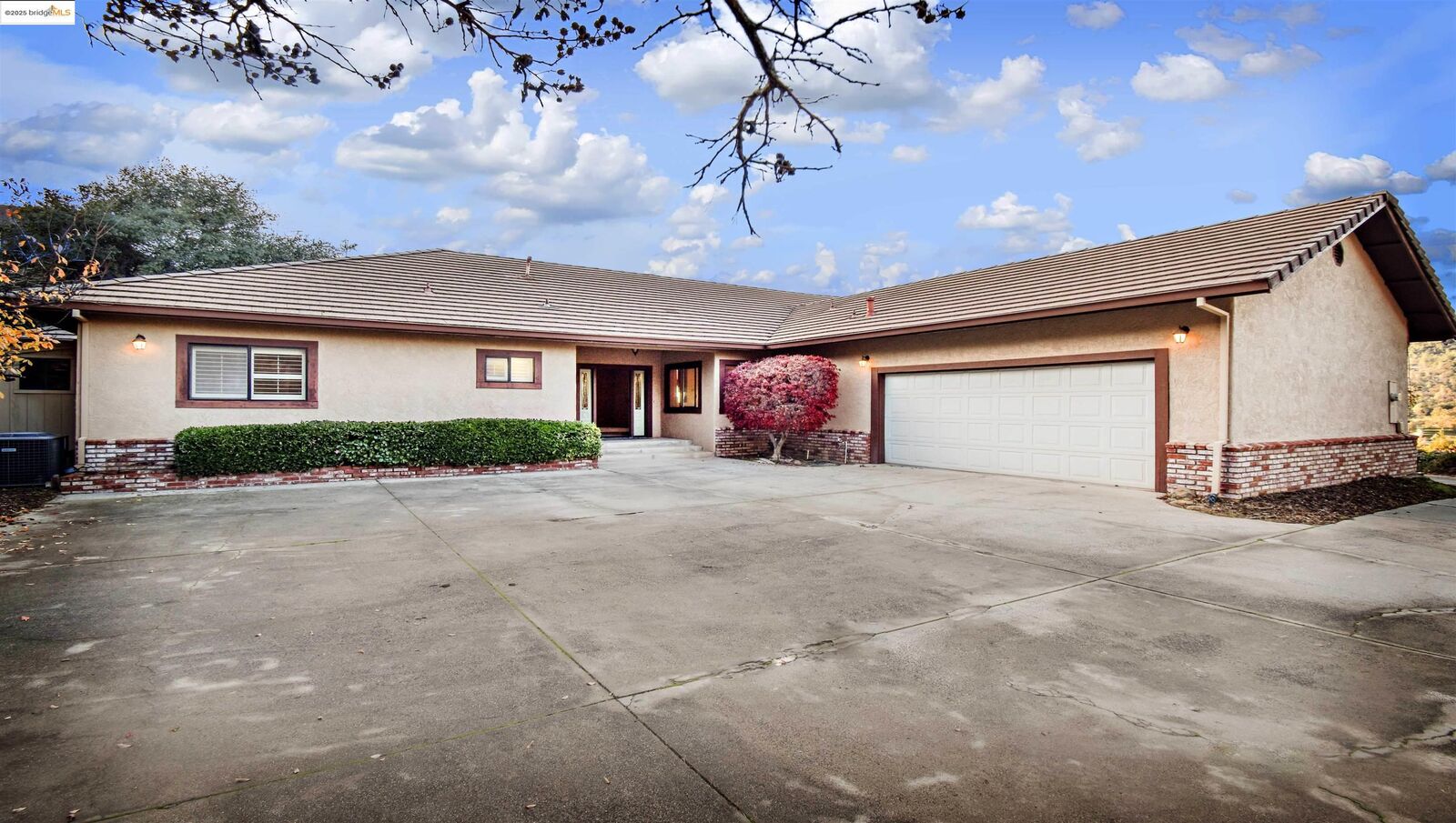 Property Photo: 19987 Evelyn Ct CA 95370