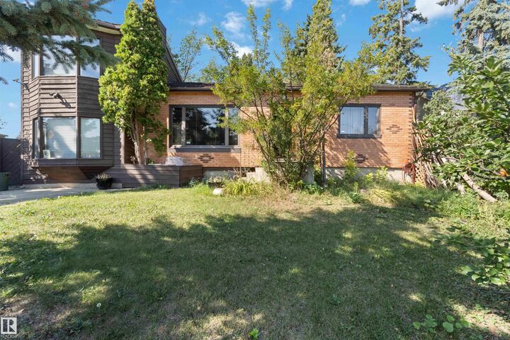 Photo de la propriété:  11026 110 Avenue NW  AB T5H 1H9 