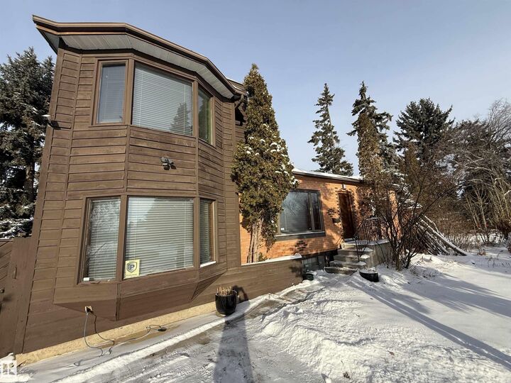 Photo de la propriété: 11026 110 Avenue NW AB T5H 1H9