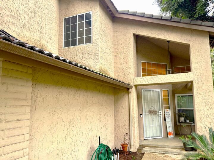 Property Photo:  909 E Edgemont Drive  CA 93720 