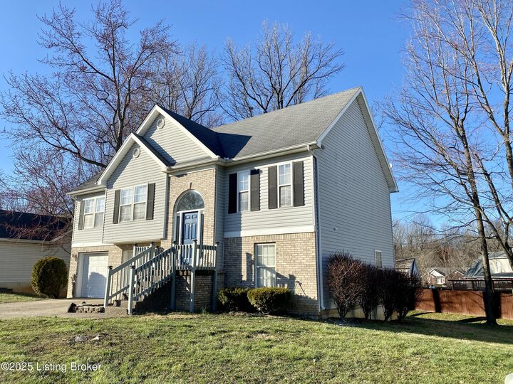 Property Photo: 6901 Brook Bend Way KY 40229