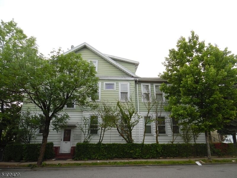 Property Photo: 827 S 20th St NJ 07108