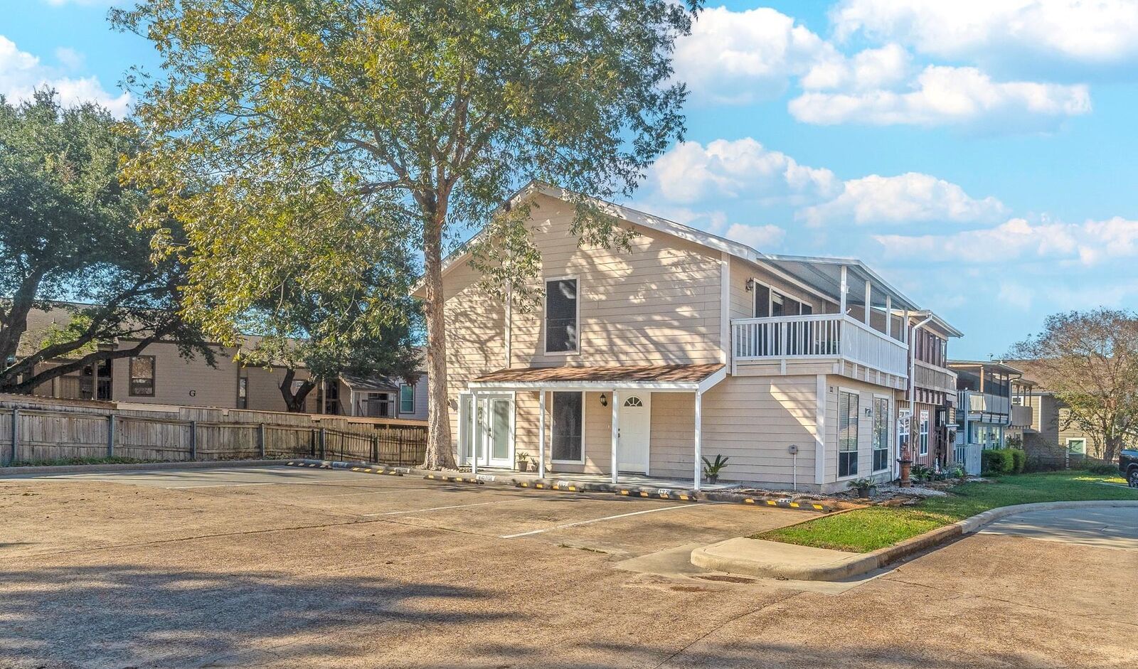 Property Photo: 132 April Point Drive N TX 77356