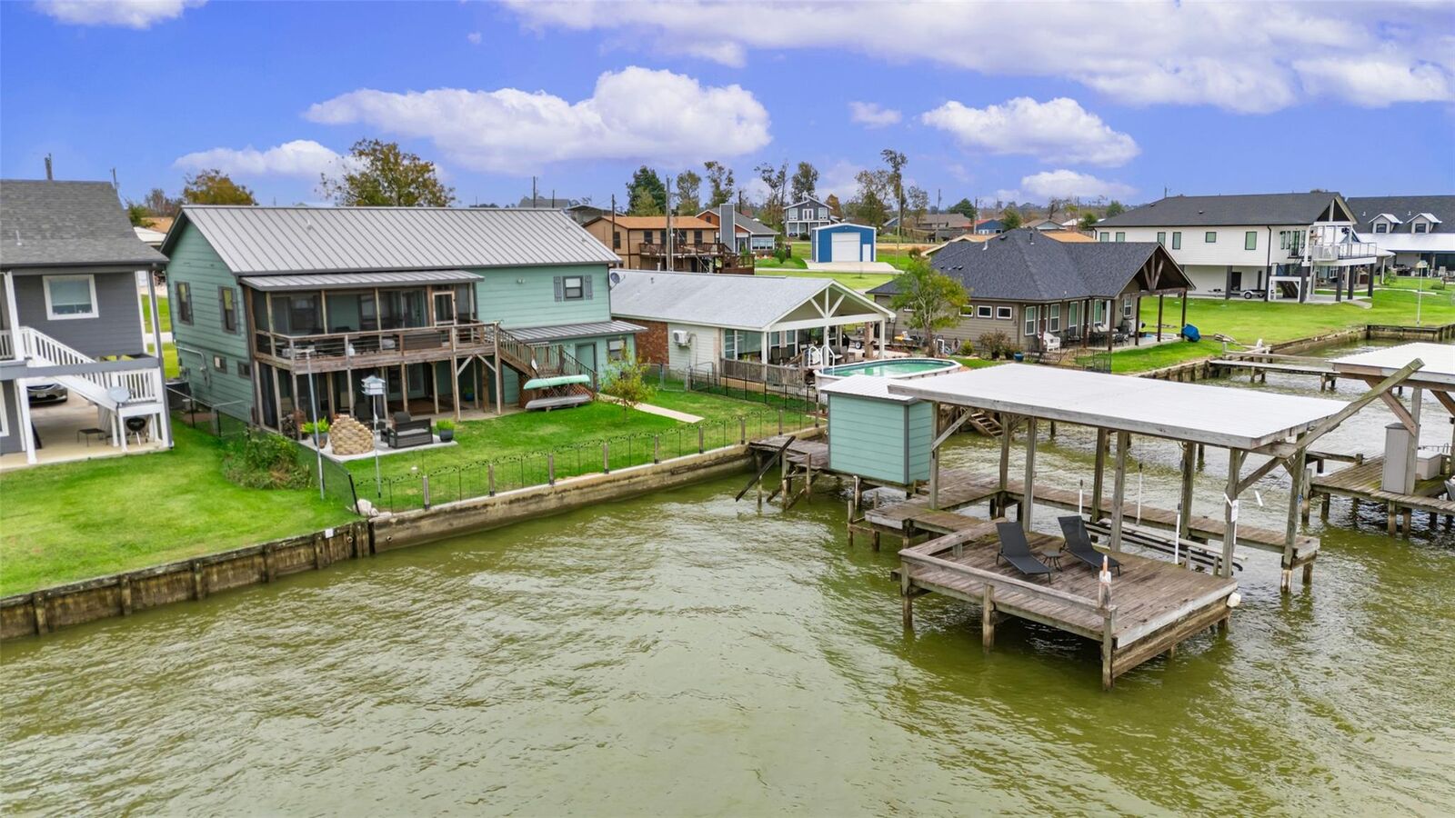 Property Photo: 308 Lakeshore S TX 77360