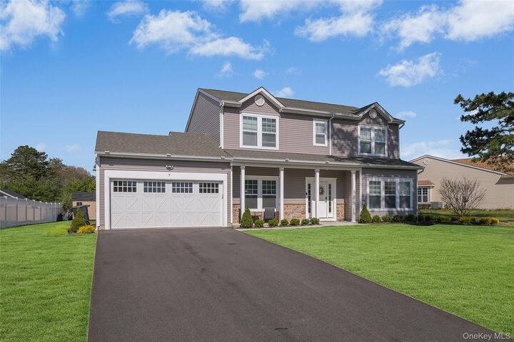 Property Photo:  7 Pondview Circle  NY 11967 