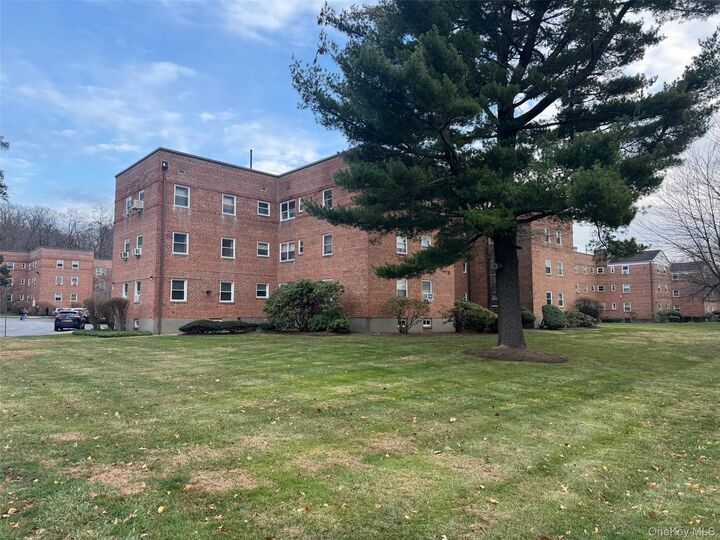 Property Photo: 320 S Broadway N9 NY 10591