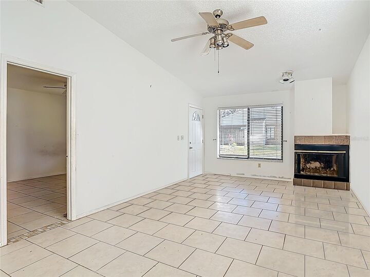 Property Photo: 1513 Heritage Lane FL 32117