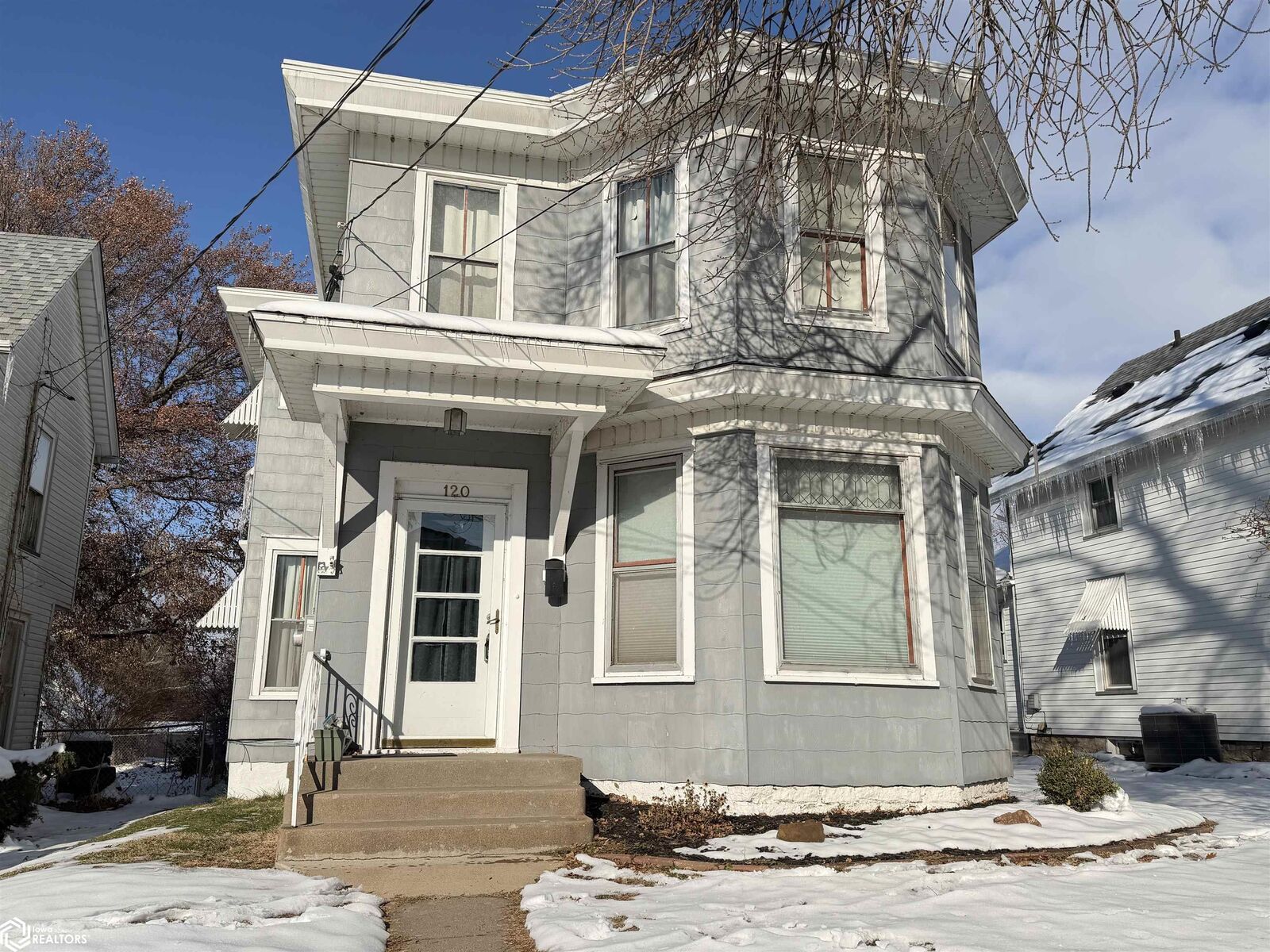 Property Photo:  120 Grand Street  IA 52601 