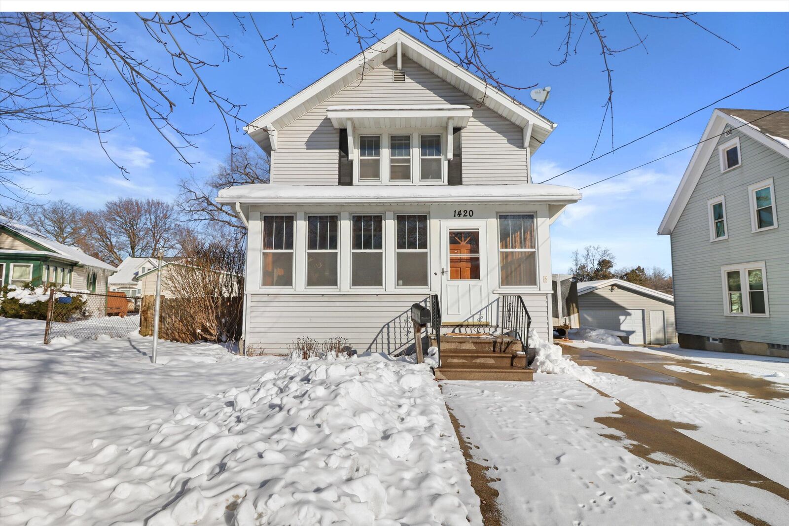 Property Photo:  1420 E Main St  WI 53094 