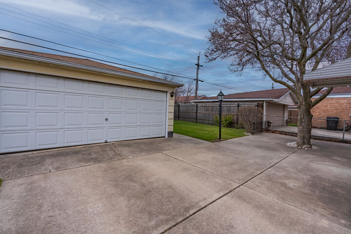 Property Photo: 8222 S Kildare Avenue IL 60652