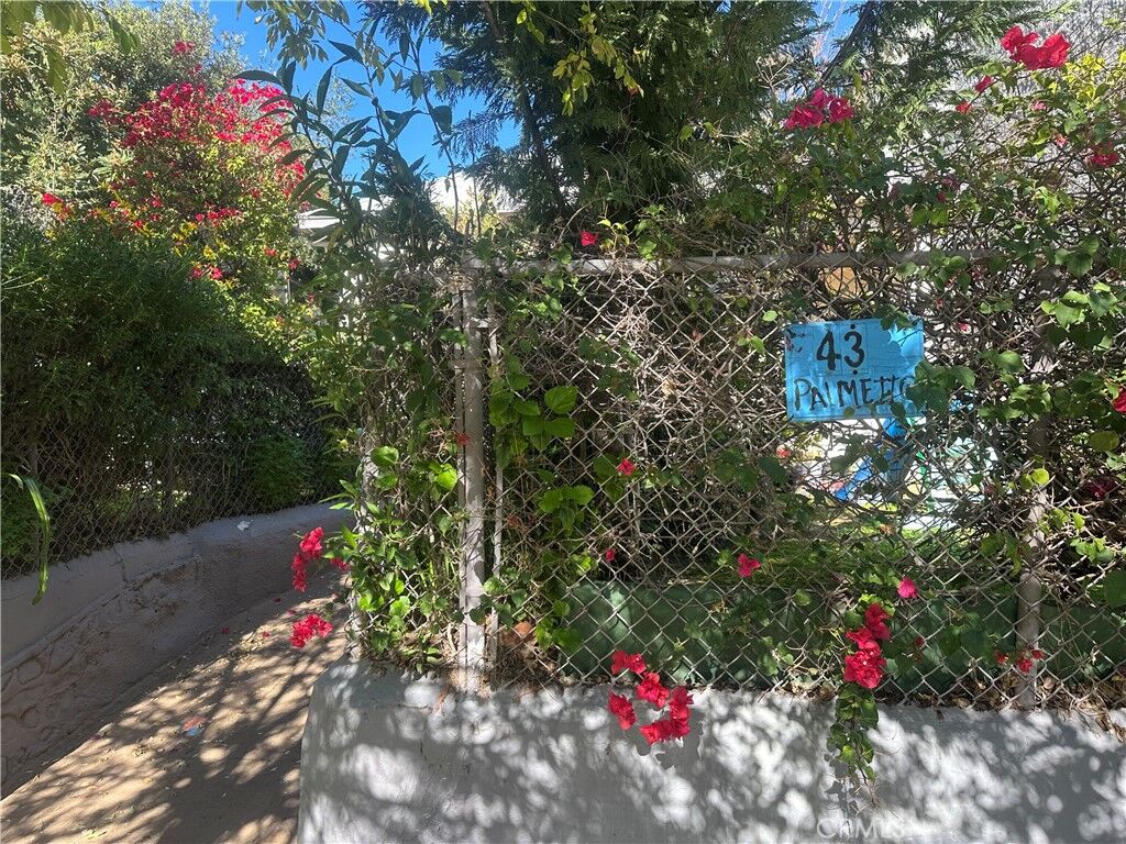 Property Photo:  43 Palmetto  CA 91105 