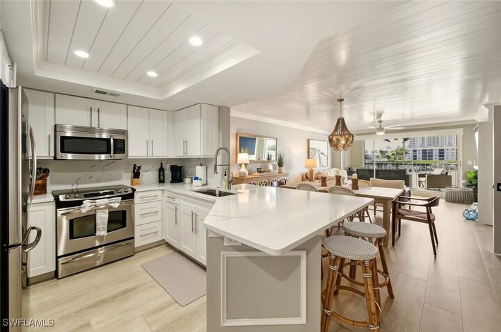 Property Photo: 9103 Vanderbilt Drive 2 FL 34108