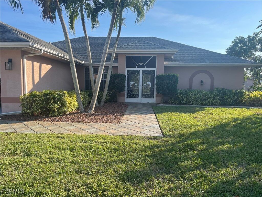 Property Photo:  2134 SE 16th Street  FL 33990 