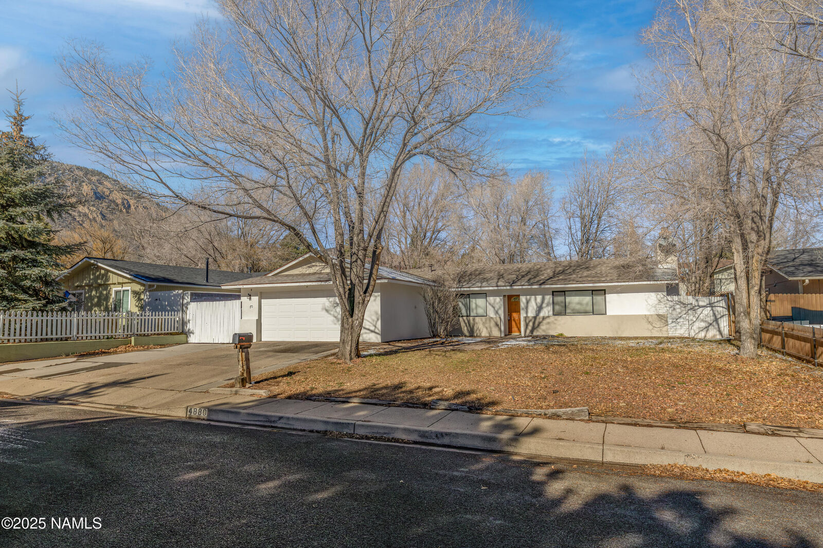 Property Photo: 4880 E Broken Bow Drive AZ 86004
