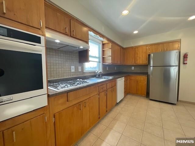 Property Photo:  15 Sanford Street  NJ 07011 