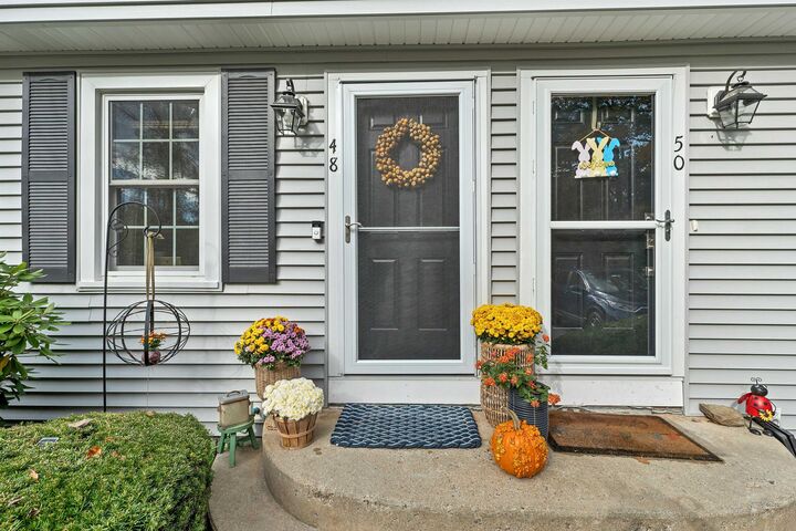 Property Photo:  48 Foxmoor Circle  NH 03063 