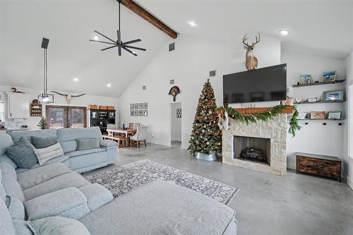 Property Photo: 2011 County Road 1590 TX 76225