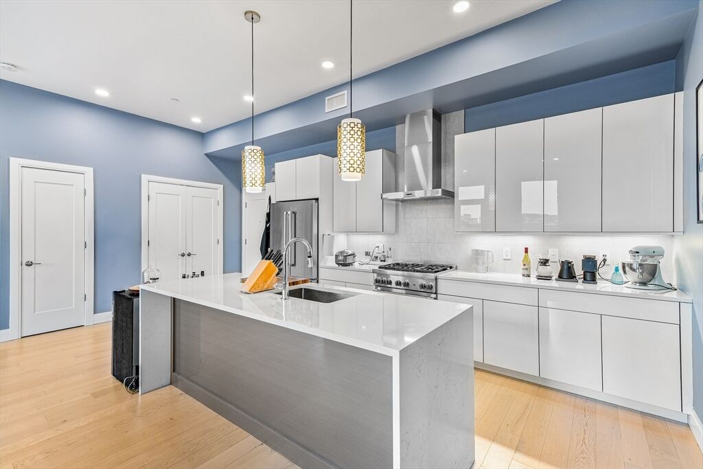Property Photo:  20 W Fifth Street 5E  MA 02127 
