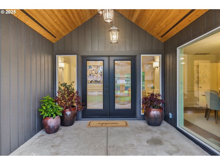 Property Photo: 8920 SW Jamieson Rd OR 97225