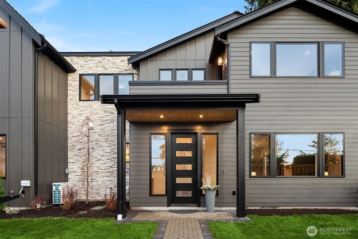 Property Photo:  5916  108th Avenue NE  WA 98033 