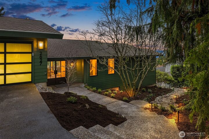 Property Photo:  2627  96th Avenue NE  WA 98004 